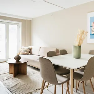 Urban - Stylish Scandinavian Gem With French Balcony Appartement