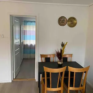 Lovely 2 Bedroom With Free Parking Apartment